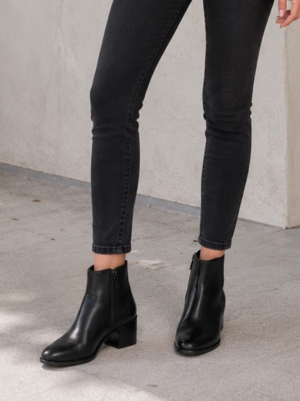 ECCO Shape M 35 Black Leather Lizard Embossed Panel Ankle Boots 8